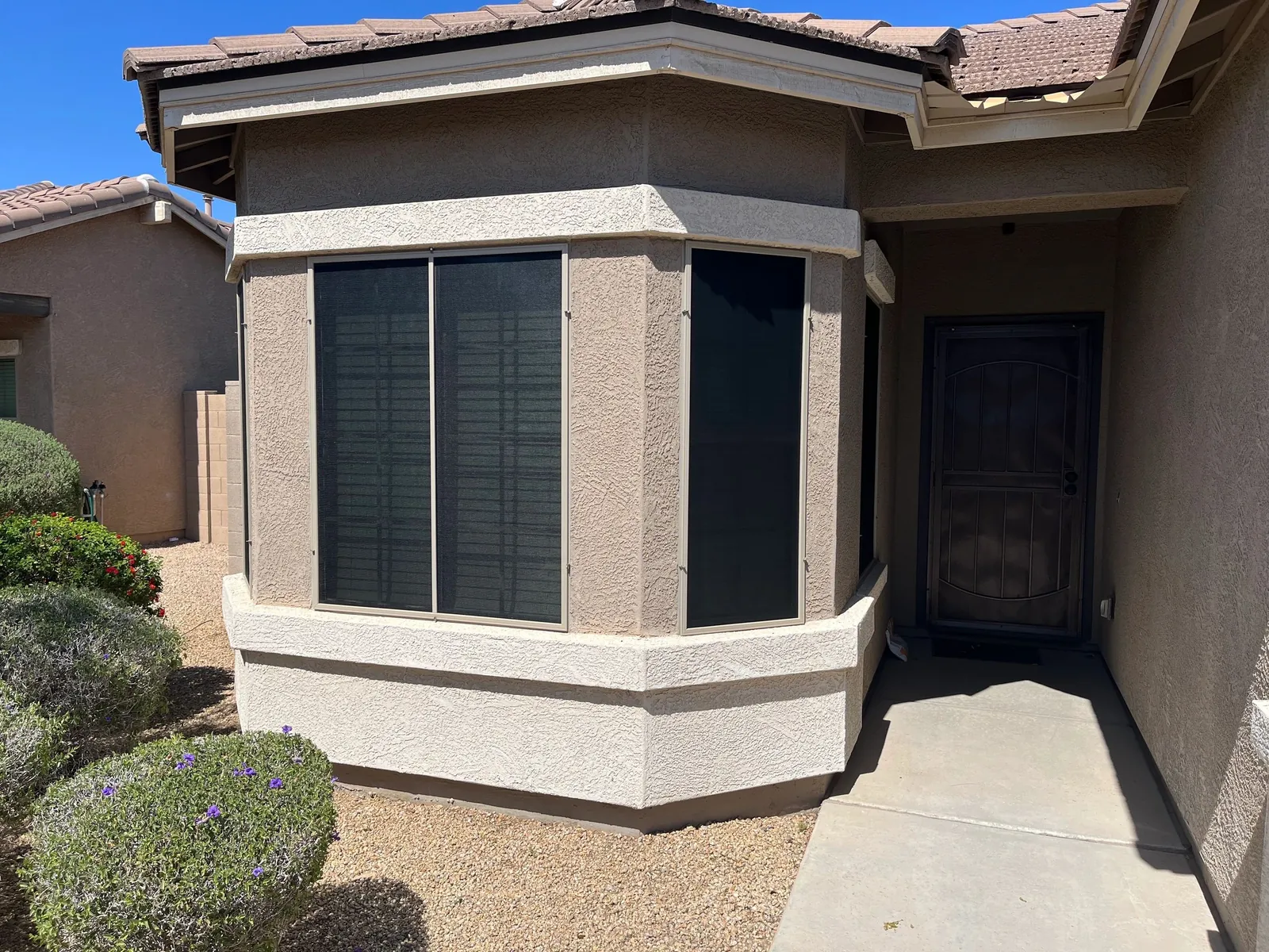 Solar screens on a bay-window layout from Arizona Screen Techs’ project library.