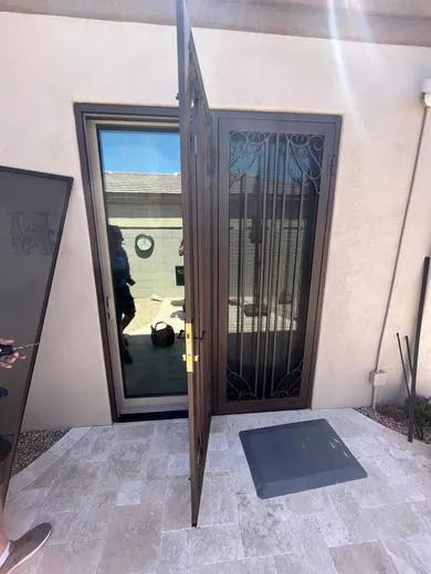 Metal screen door example from Arizona Screen Techs’ project library.