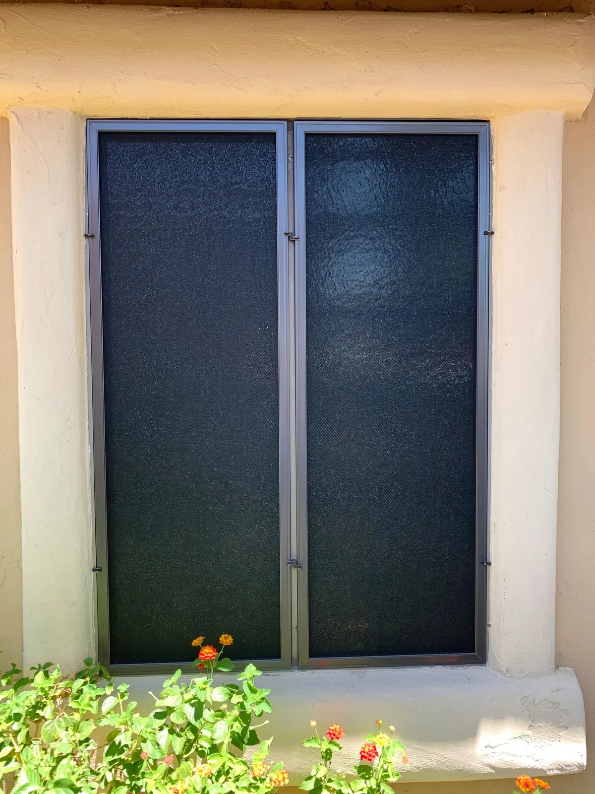 Exterior window screen and frame detail from Arizona Screen Techs’ project library.